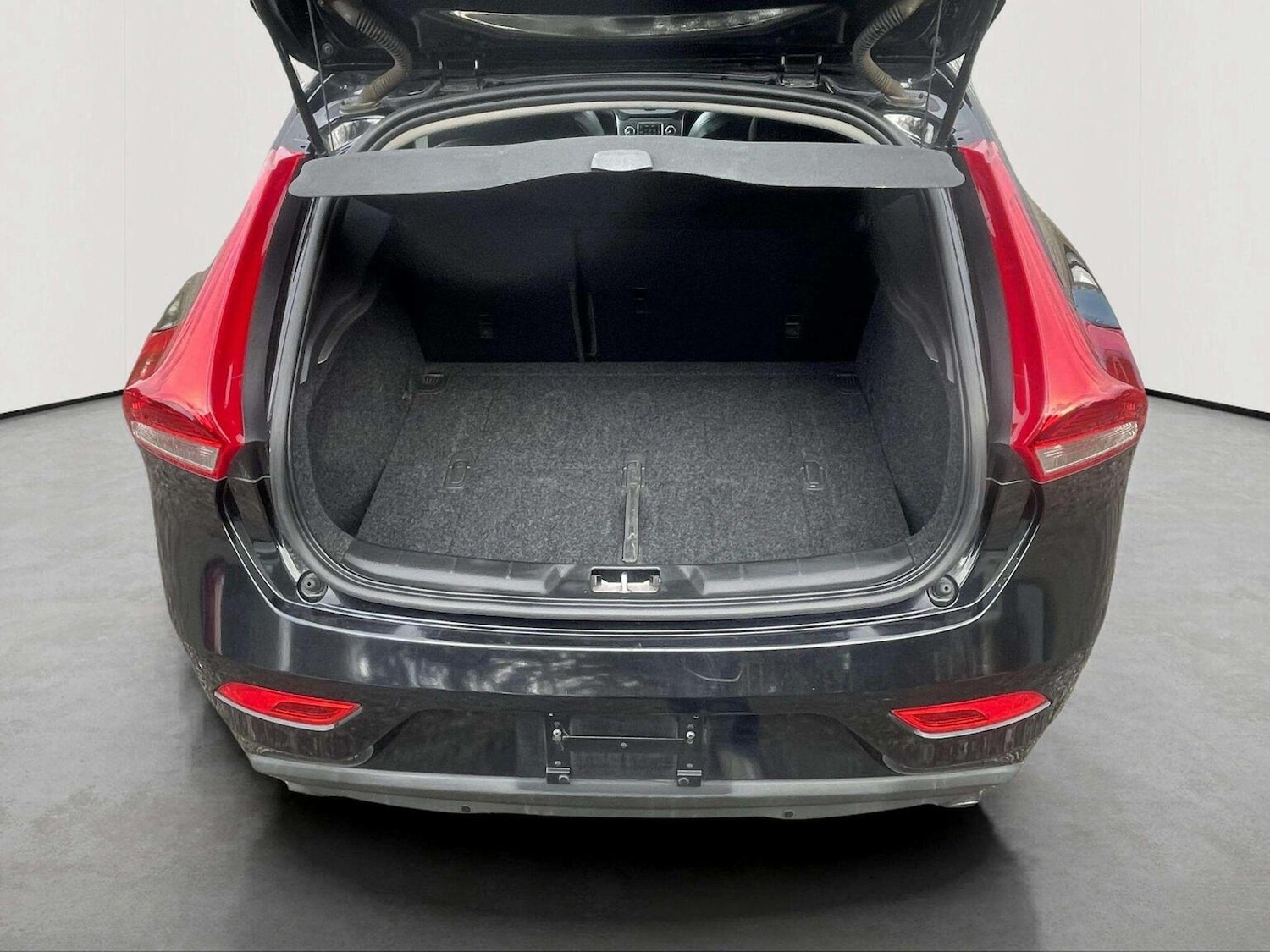 Used Volvo V40 2015 for sale - 76449410: Photo 28