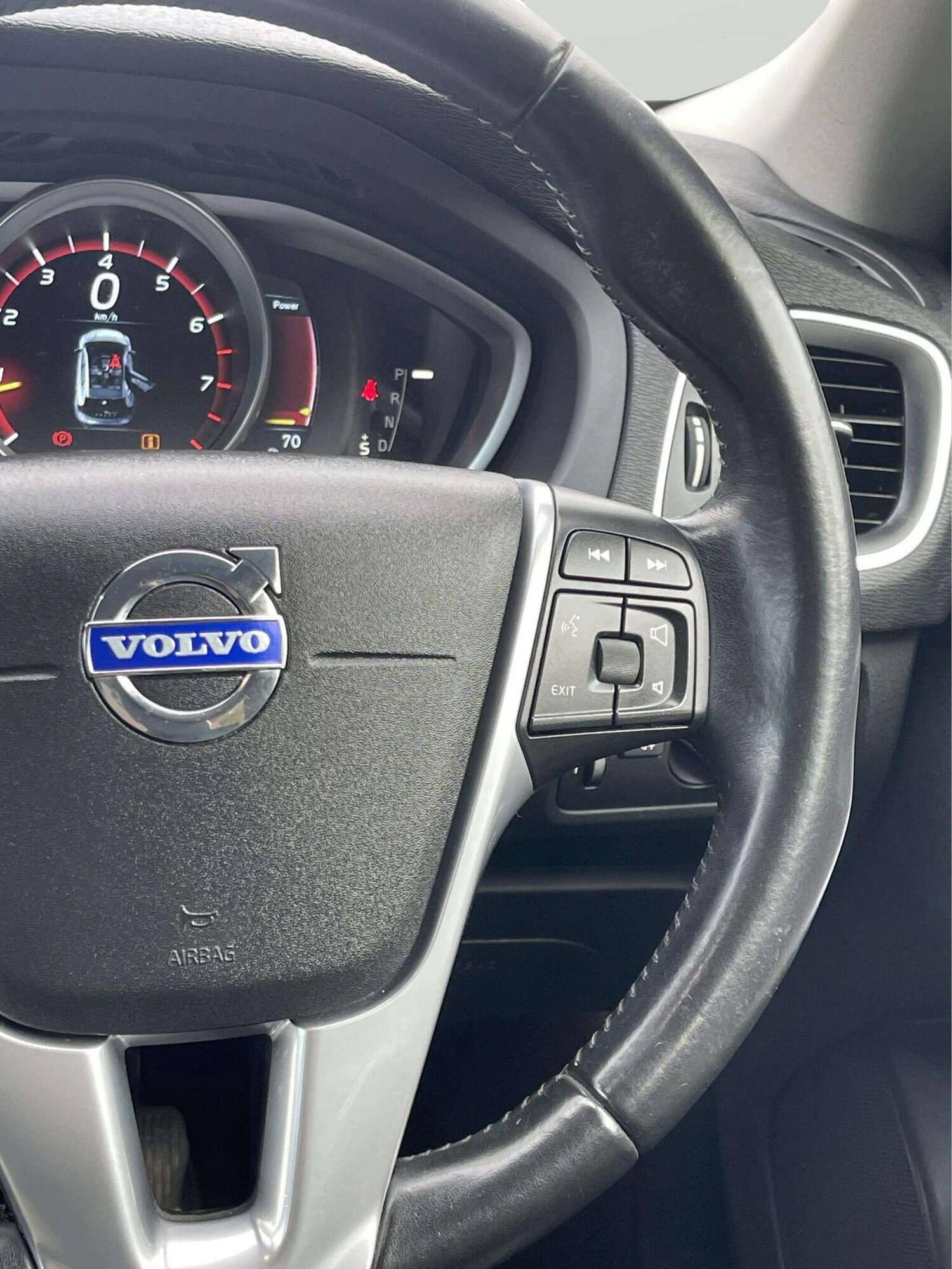 Used Volvo V40 2015 for sale - 76449410: Photo 29