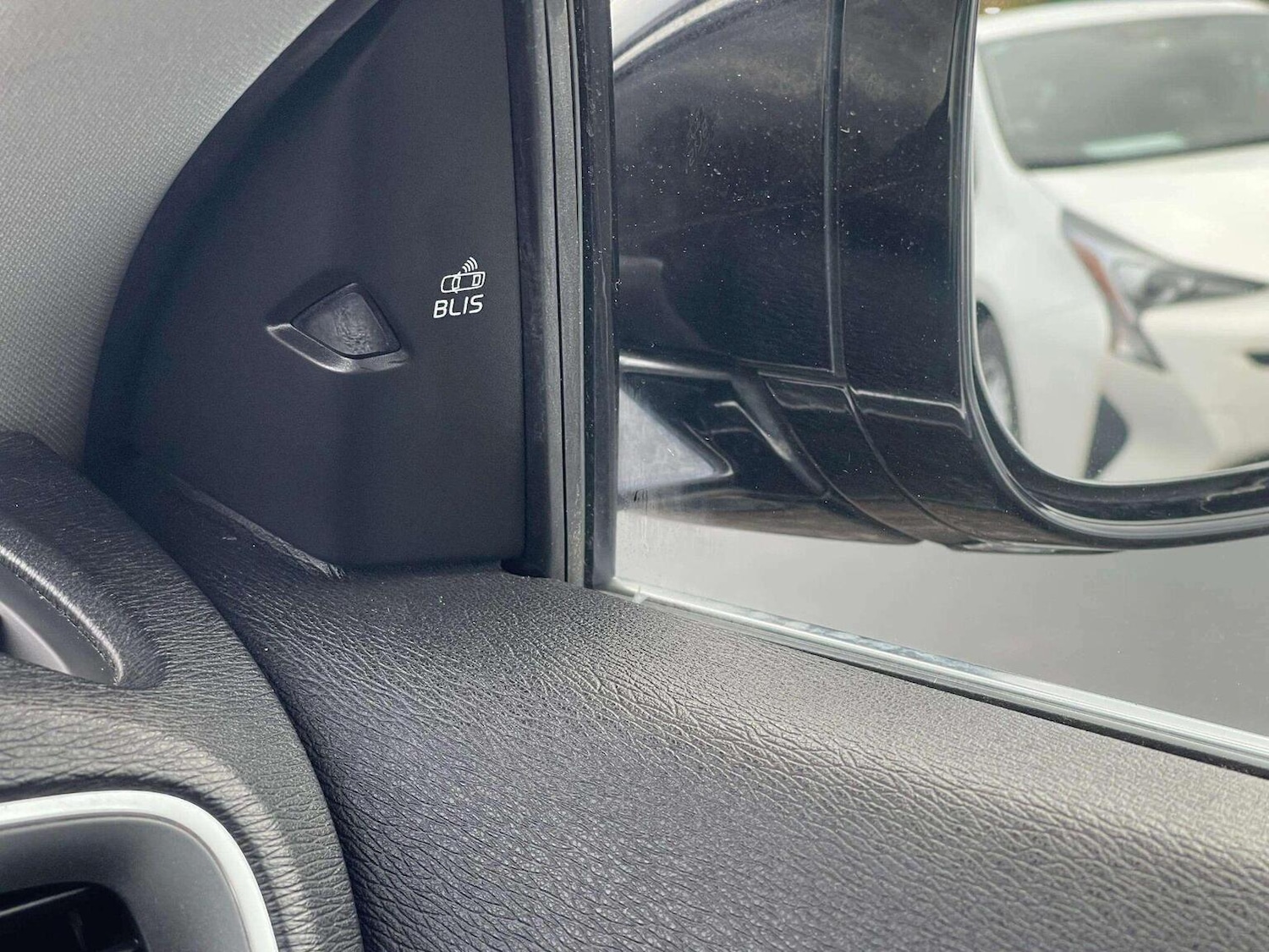 Used Volvo V40 2015 for sale - 76449410: Photo 32