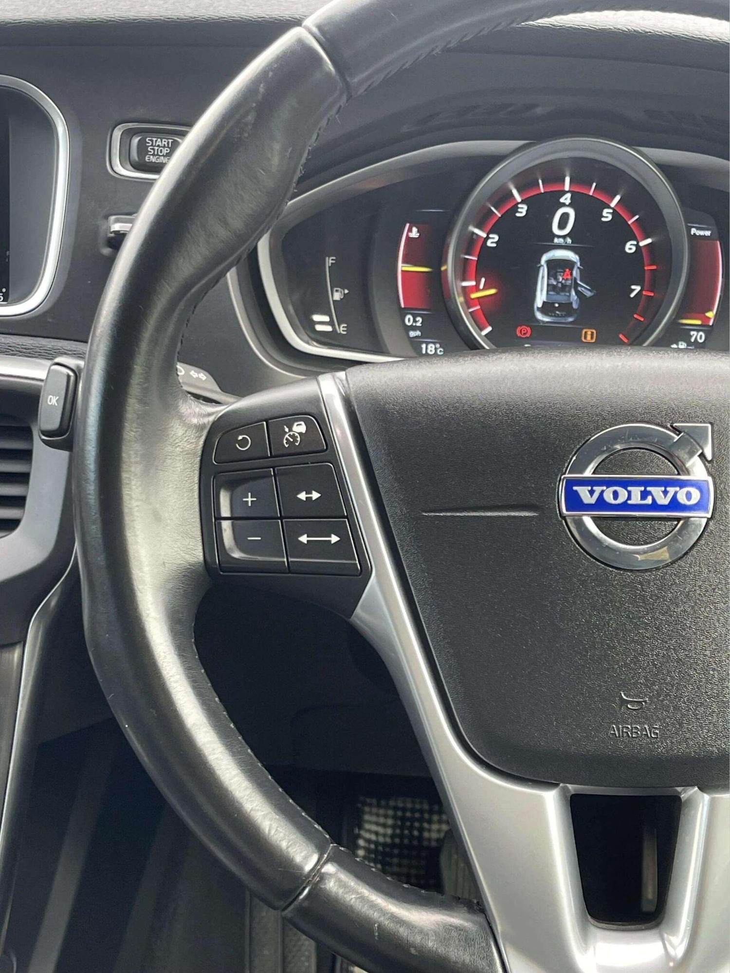 Used Volvo V40 2015 for sale - 76449410: Photo 33