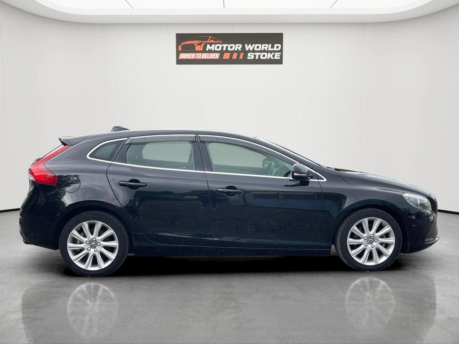Used Volvo V40 2015 for sale - 76449410: Photo 7