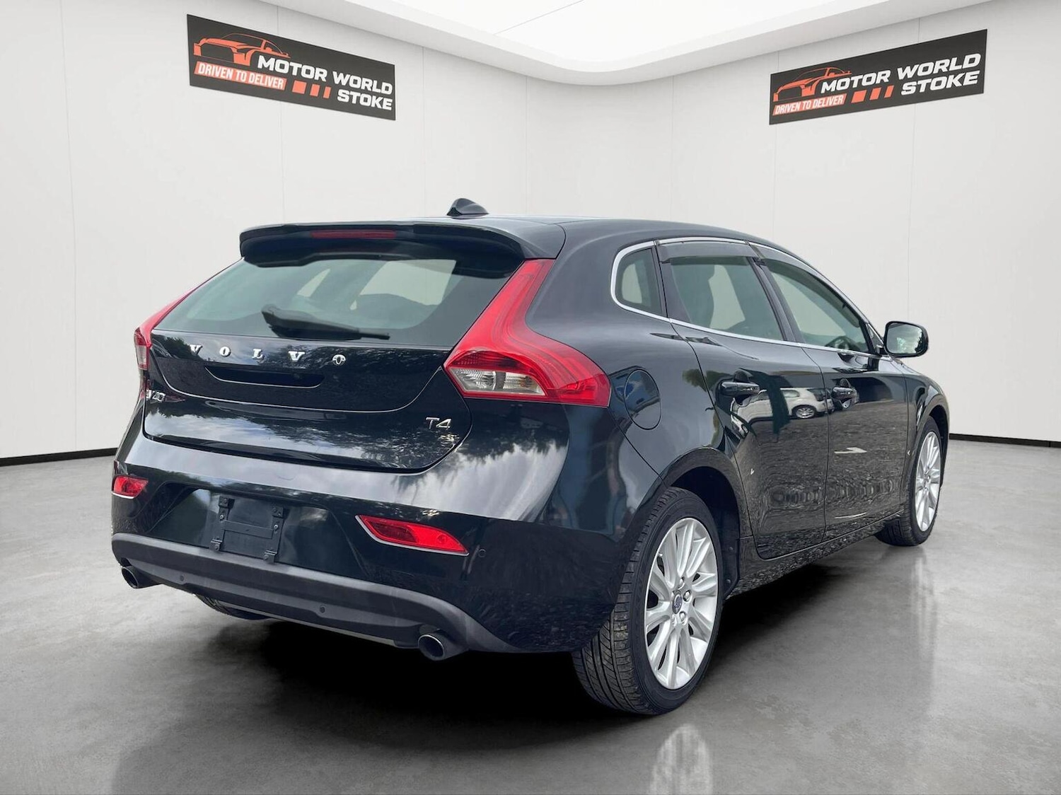 Used Volvo V40 2015 for sale - 76449410: Photo 8