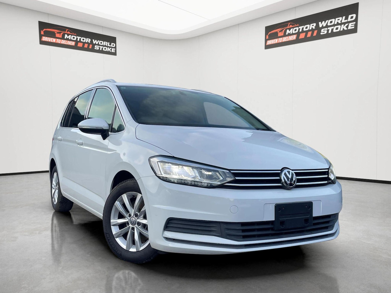 Used Volkswagen Touran 2017 for sale - 76497541: Photo 1