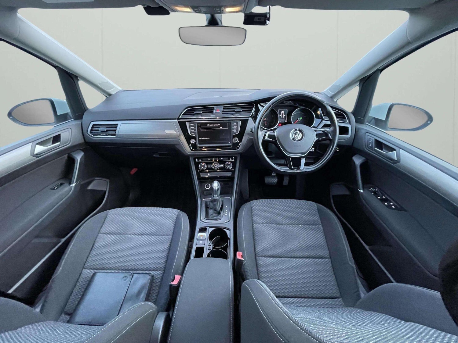 Used Volkswagen Touran 2017 for sale - 76497541: Photo 10