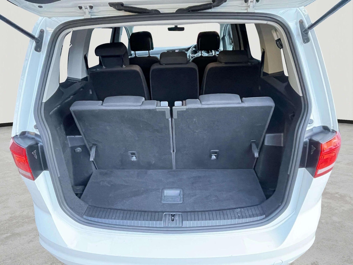 Used Volkswagen Touran 2017 for sale - 76497541: Photo 30