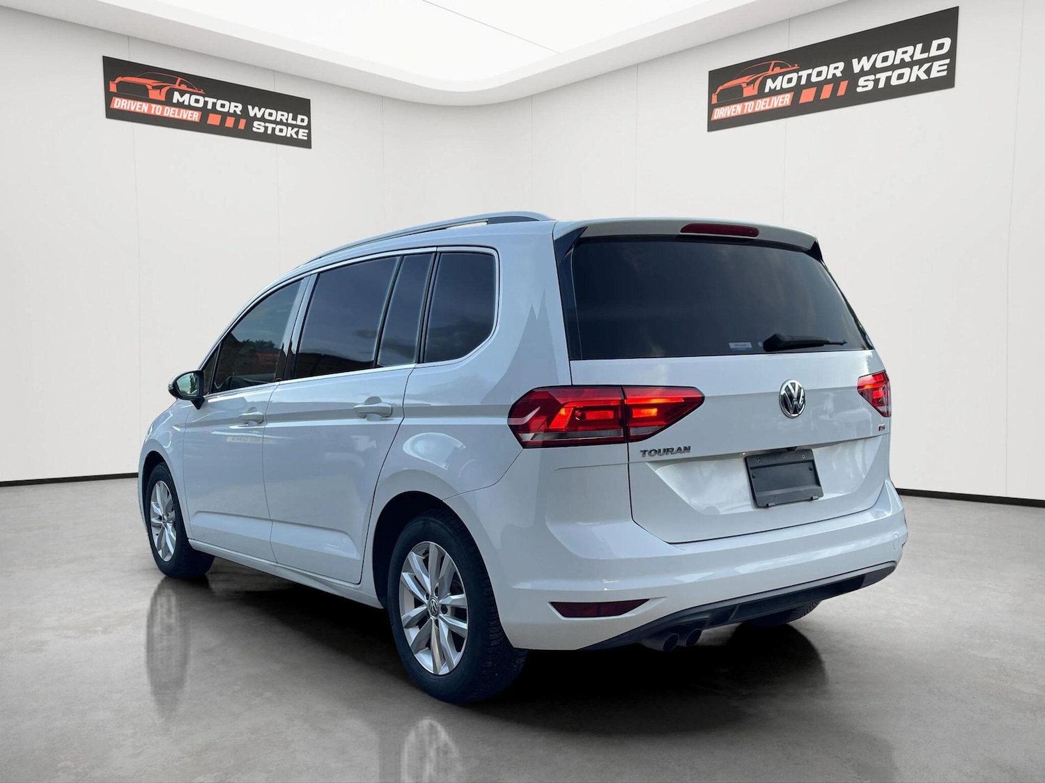 Used Volkswagen Touran 2017 for sale - 76497541: Photo 4