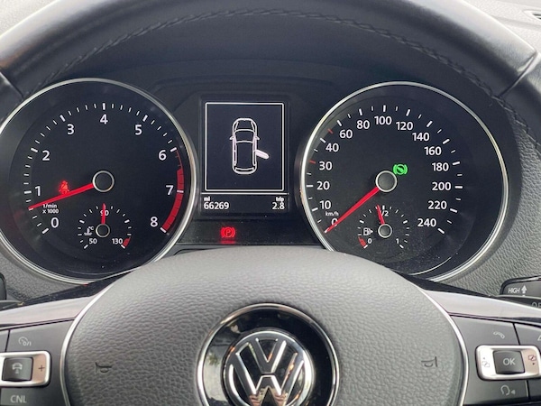 Used Volkswagen Polo 2015 for sale - 76192627: Photo 24