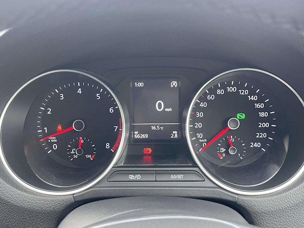 Used Volkswagen Polo 2015 for sale - 76192627: Photo 25
