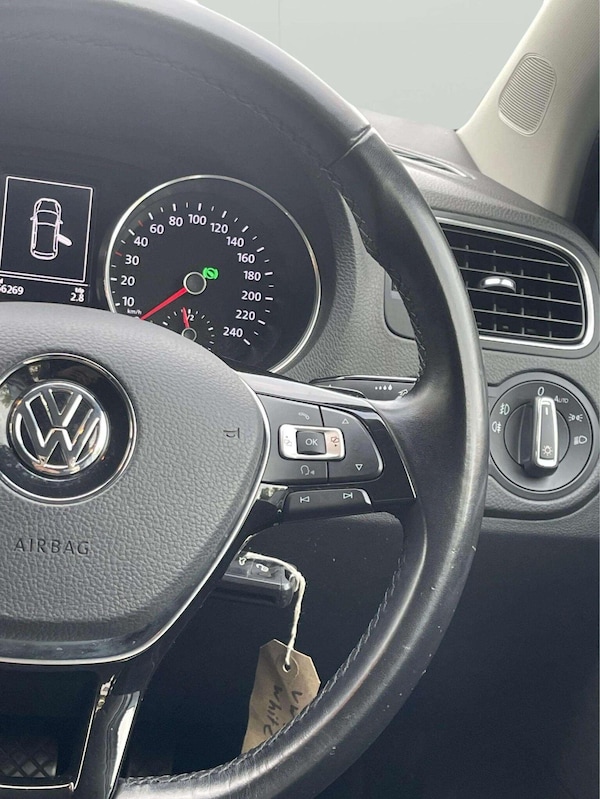 Used Volkswagen Polo 2015 for sale - 76192627: Photo 27