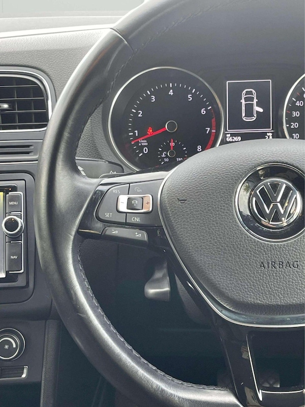 Used Volkswagen Polo 2015 for sale - 76192627: Photo 31