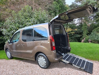 2014 (64) - 1.6 120 Wheelchair Accessible Vehicle + 3 Seater + Electric Winch 5-Door
