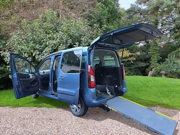 2017 (17) - 1.6 HDi Wheelchair Accessible Vehicle 4 Seater + Winch + Access Ramp 5-Door