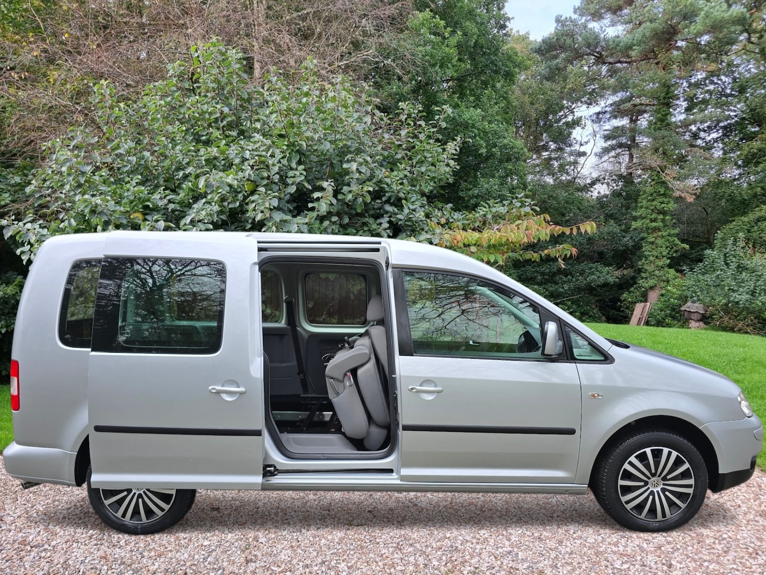 Used Volkswagen Caddy Maxi Life 2009 for sale - 77043295: Photo 11