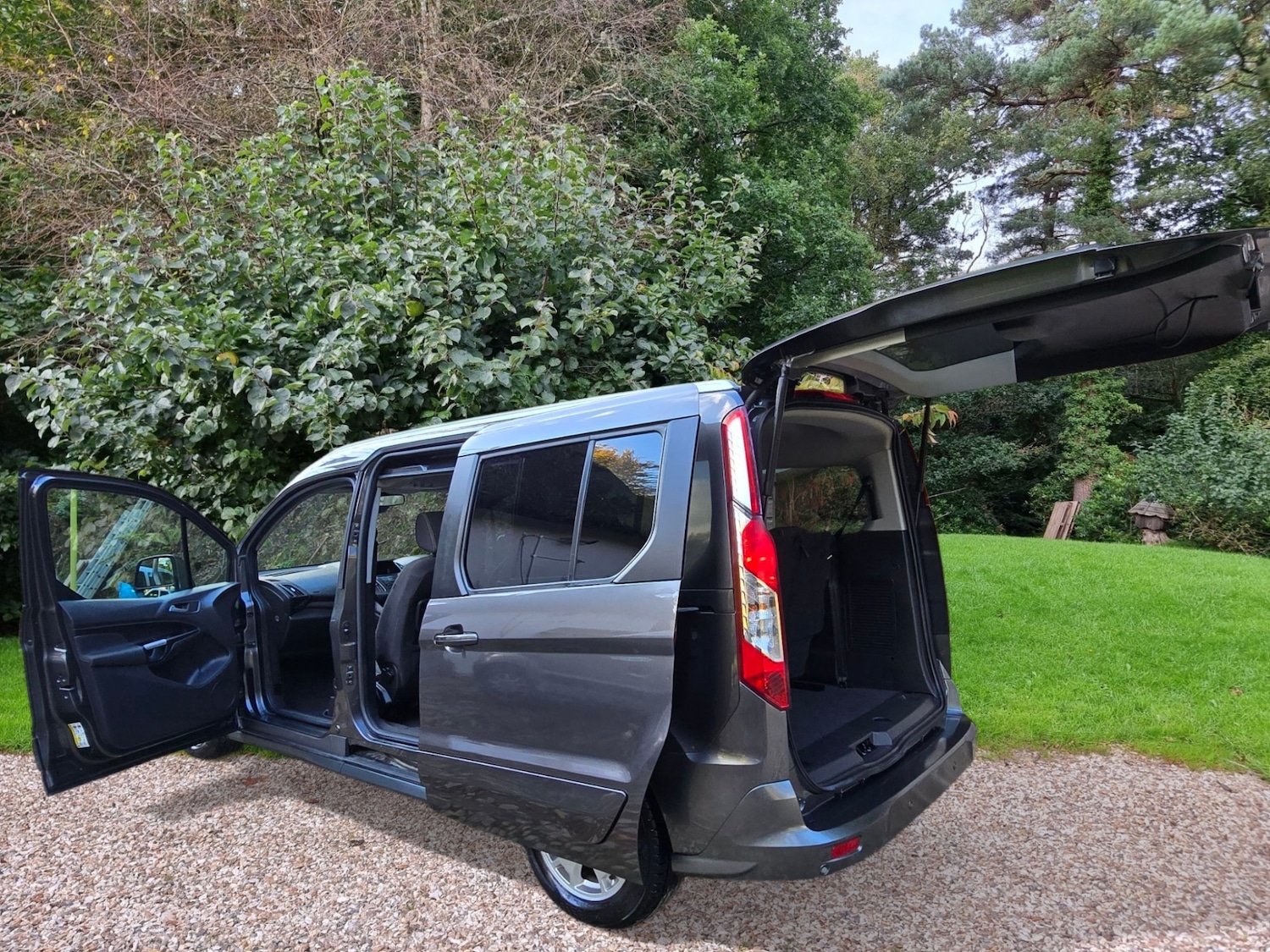 Used Ford Grand Tourneo Connect 2017 for sale - 76178589: Photo 11