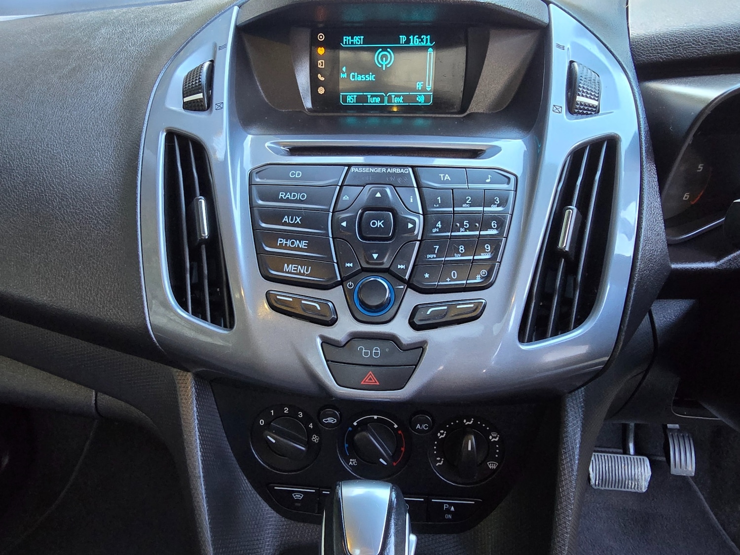 Used Ford Grand Tourneo Connect 2017 for sale - 76178589: Photo 25