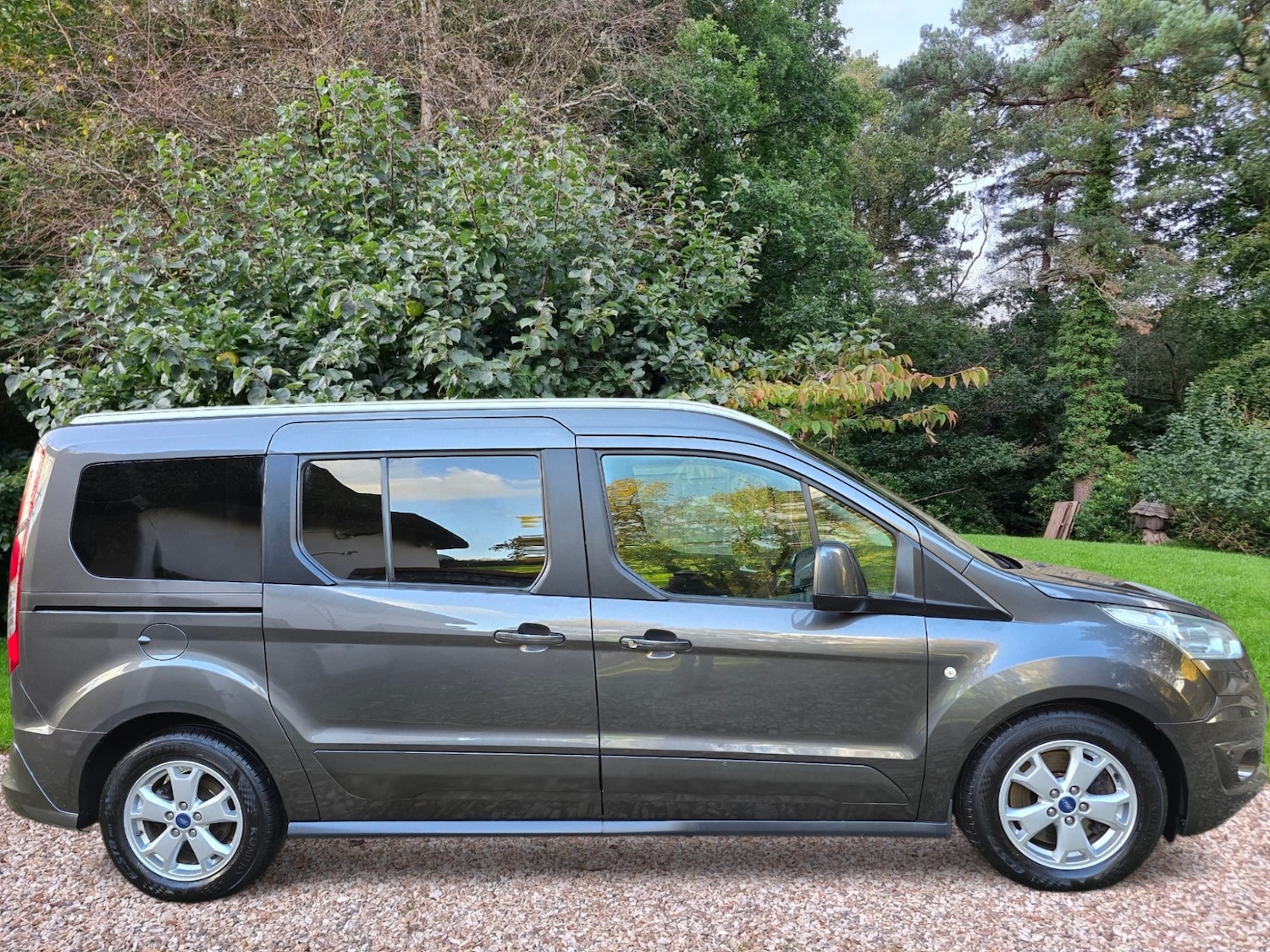 Used Ford Grand Tourneo Connect 2017 for sale - 76178589: Photo 3