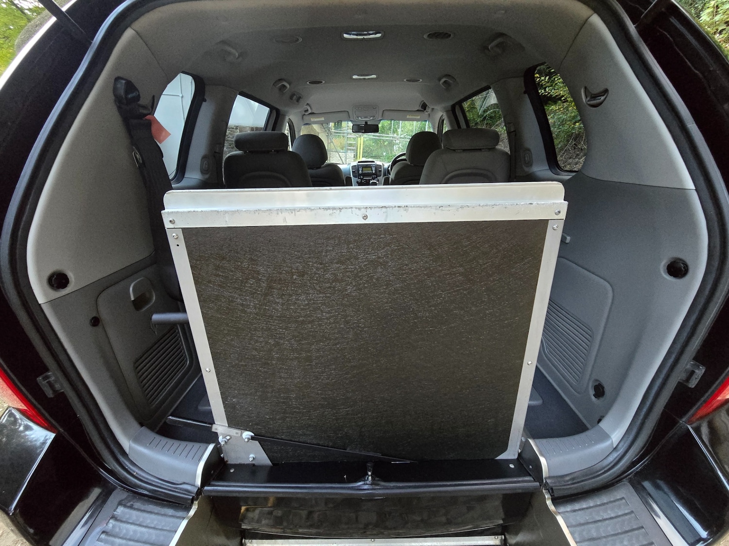 Used Kia Sedona 2010 for sale - 76300684: Photo 12