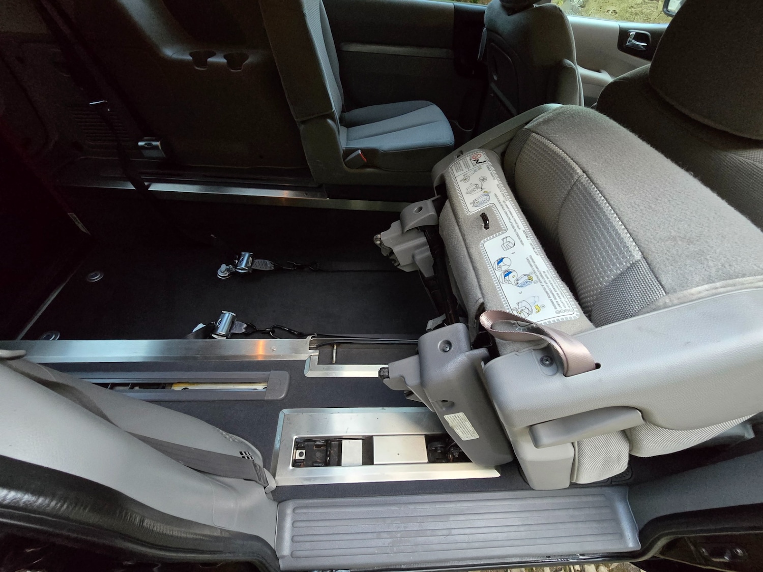 Used Kia Sedona 2010 for sale - 76300684: Photo 16