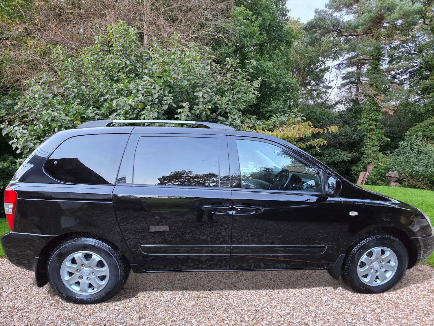 Used Kia Sedona 2010 for sale - 76300684: Photo 2