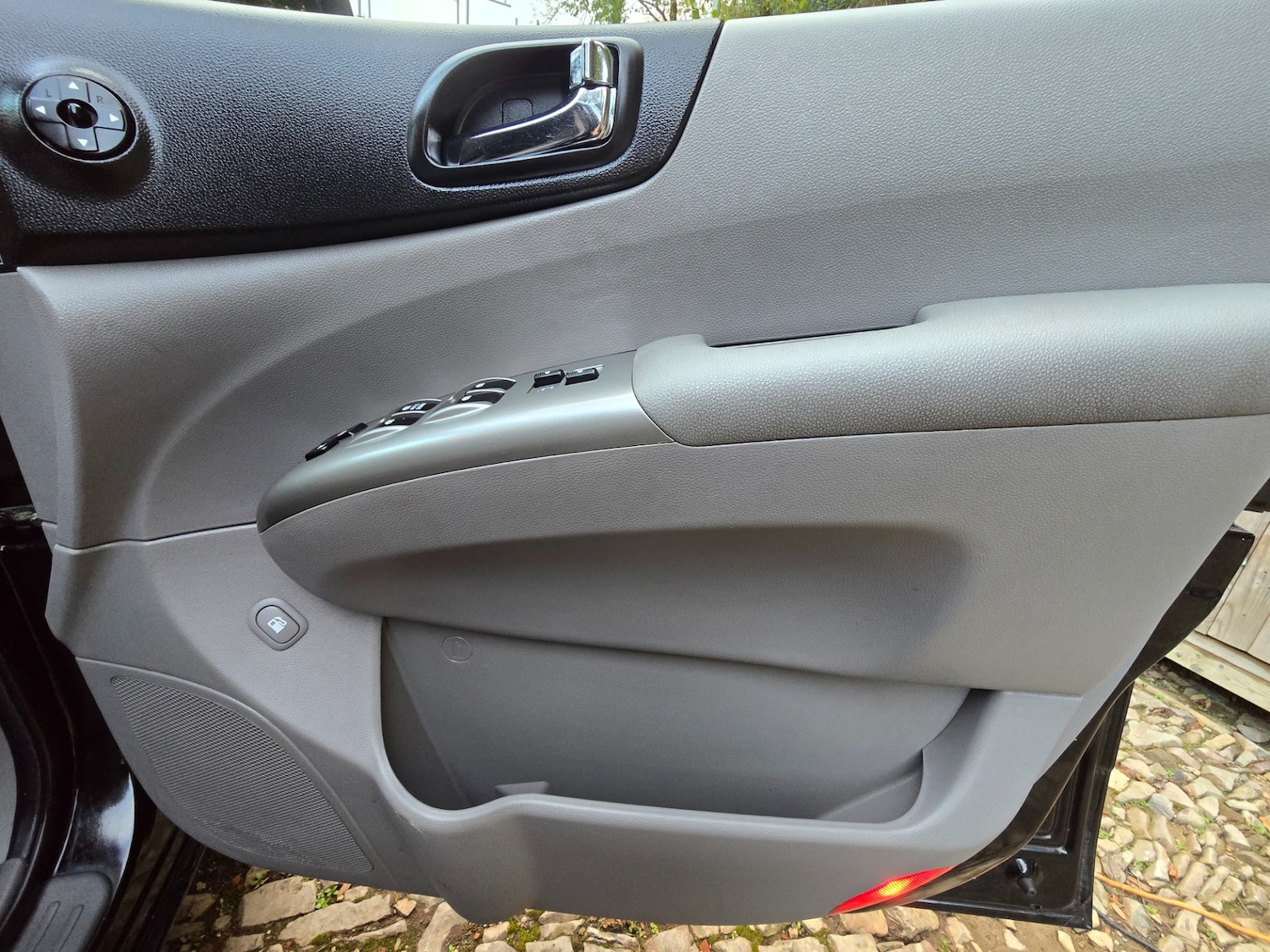 Used Kia Sedona 2010 for sale - 76300684: Photo 28