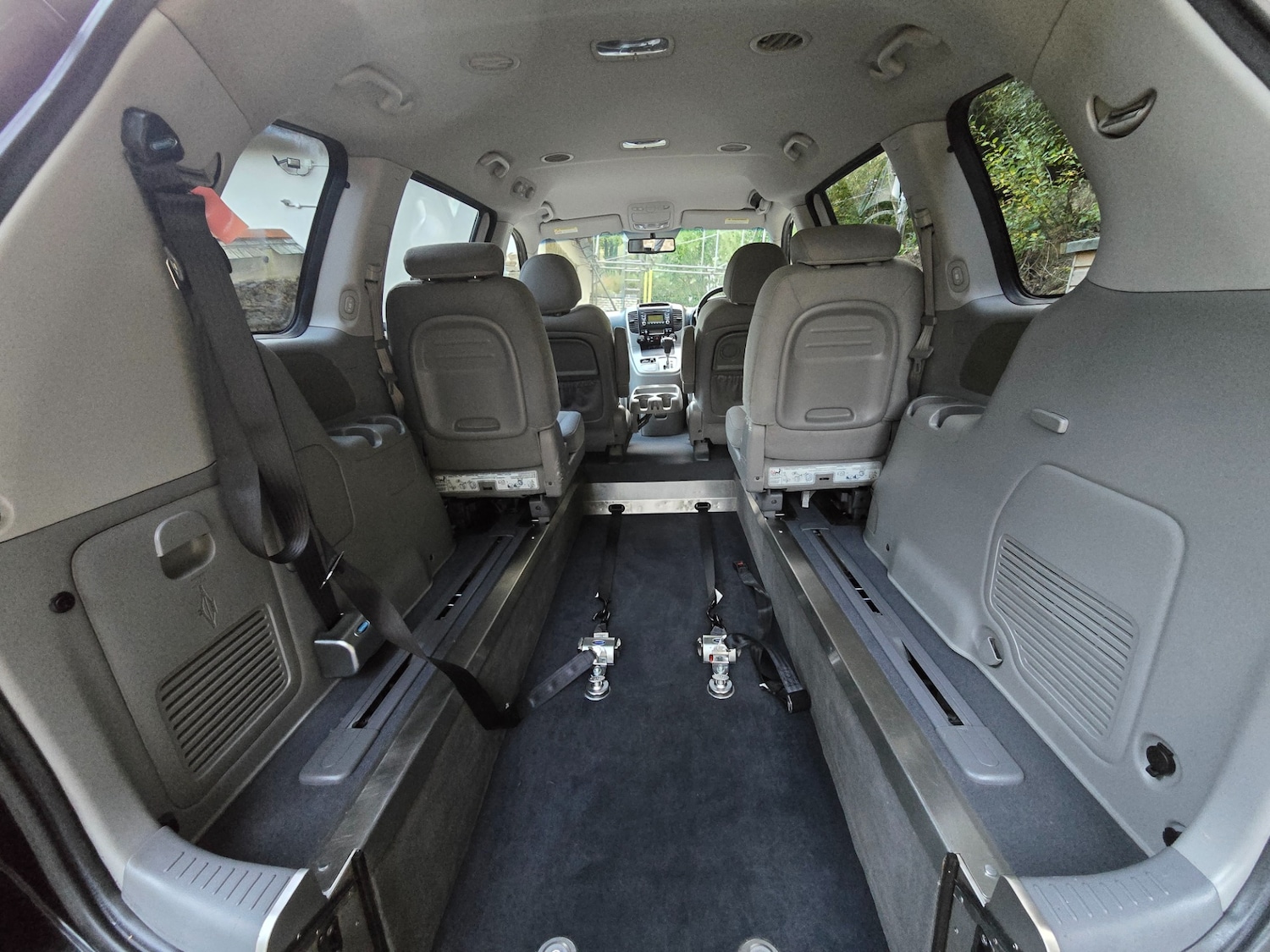 Used Kia Sedona 2010 for sale - 76300684: Photo 9
