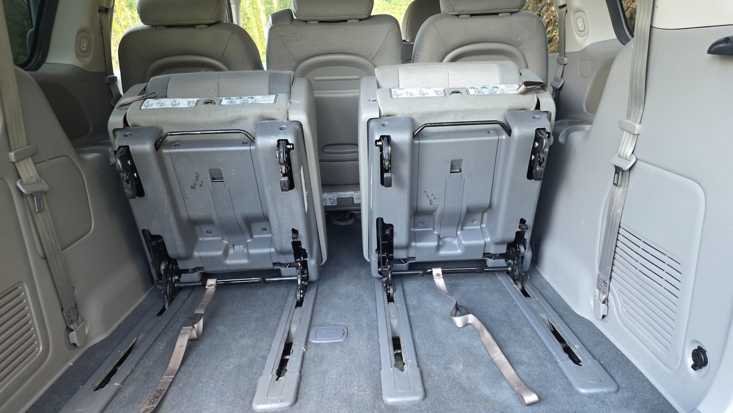 Used Kia Sedona 2011 for sale - 78062085: Photo 24