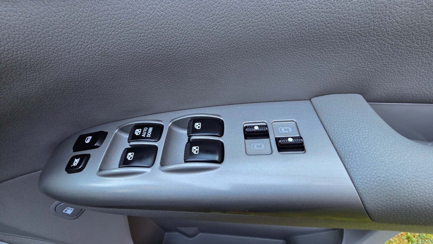 Used Kia Sedona 2011 for sale - 78062085: Photo 32