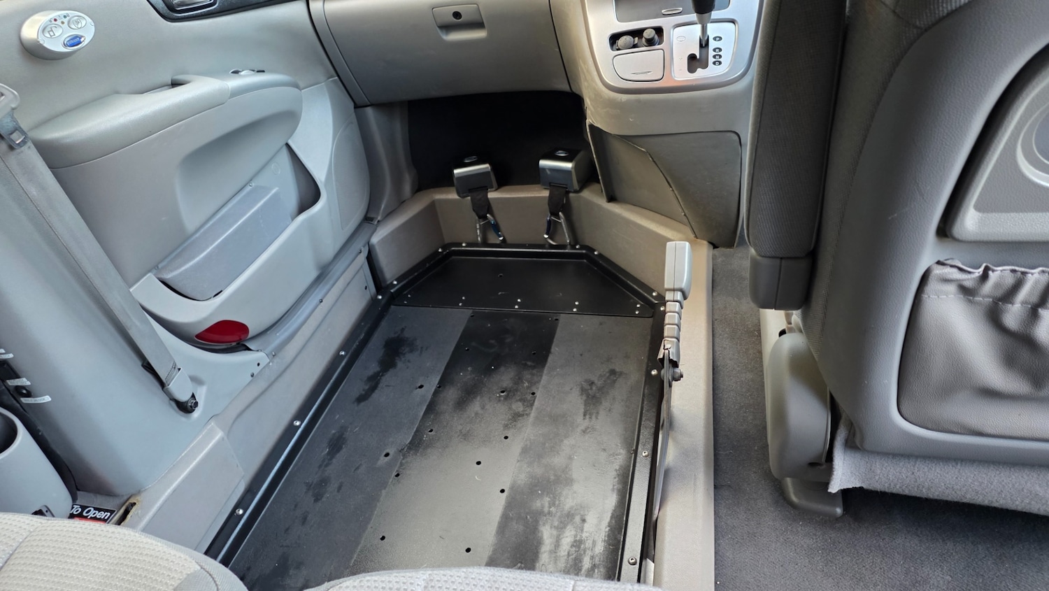 Used Kia Sedona 2011 for sale - 78062085: Photo 4