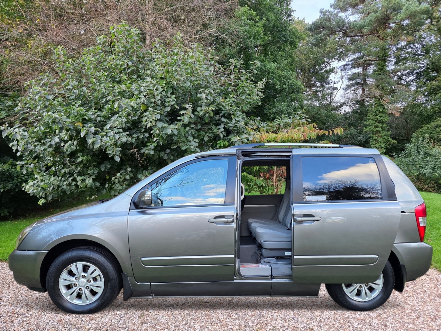 Used Kia Sedona 2011 for sale - 78062085: Photo 8