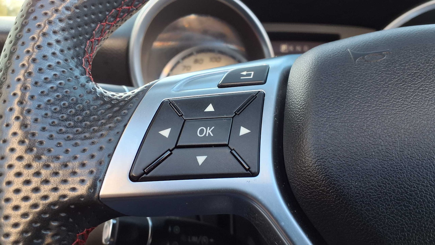 Used Mercedes-Benz SLK 2015 for sale - 76022405: Photo 16
