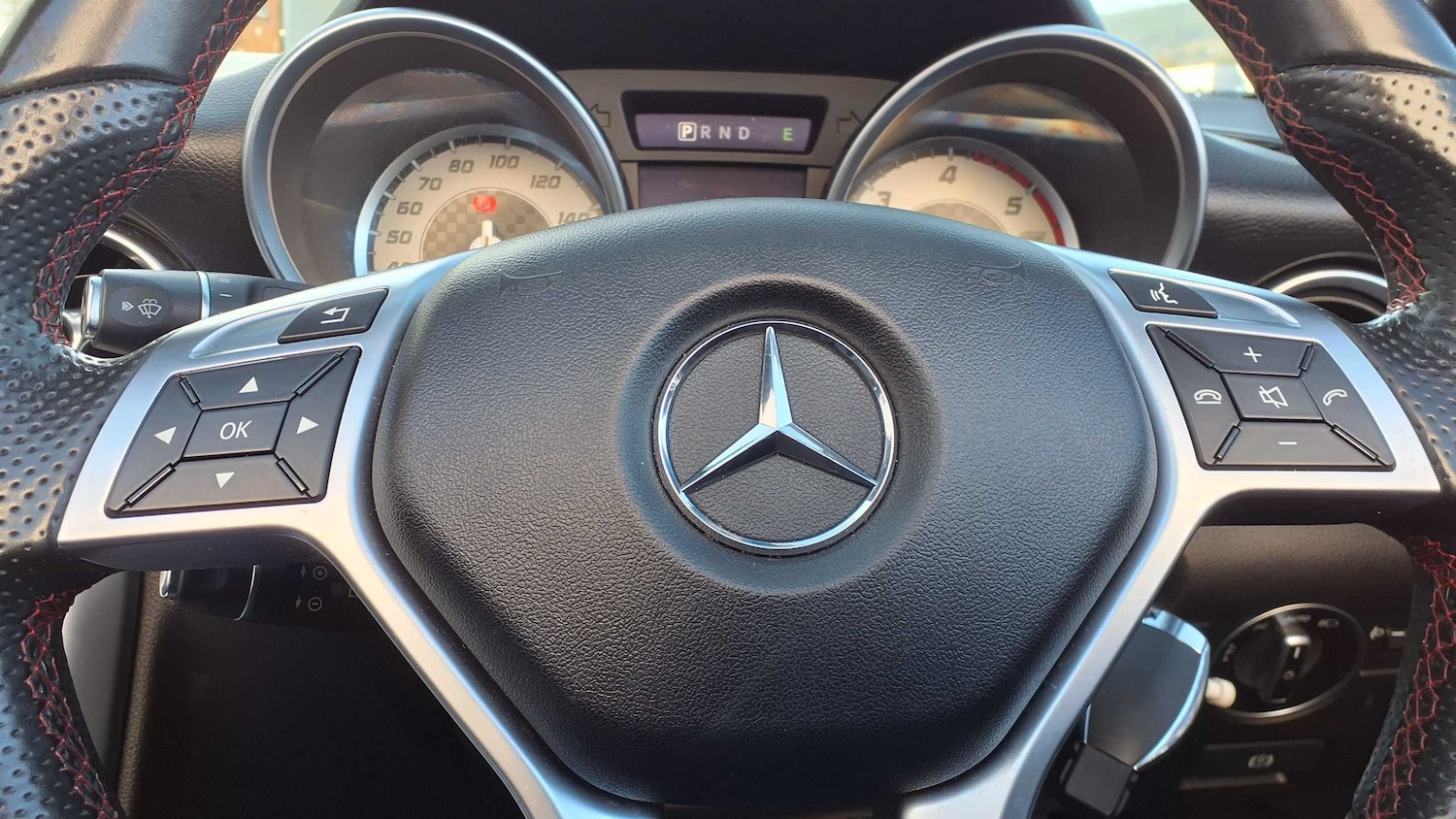 Used Mercedes-Benz SLK 2015 for sale - 76022405: Photo 24