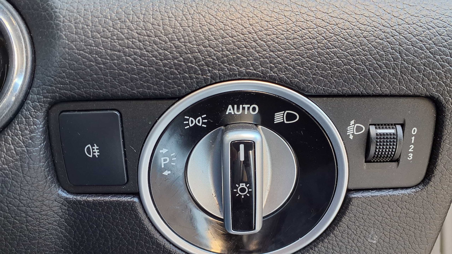 Used Mercedes-Benz SLK 2015 for sale - 76022405: Photo 28
