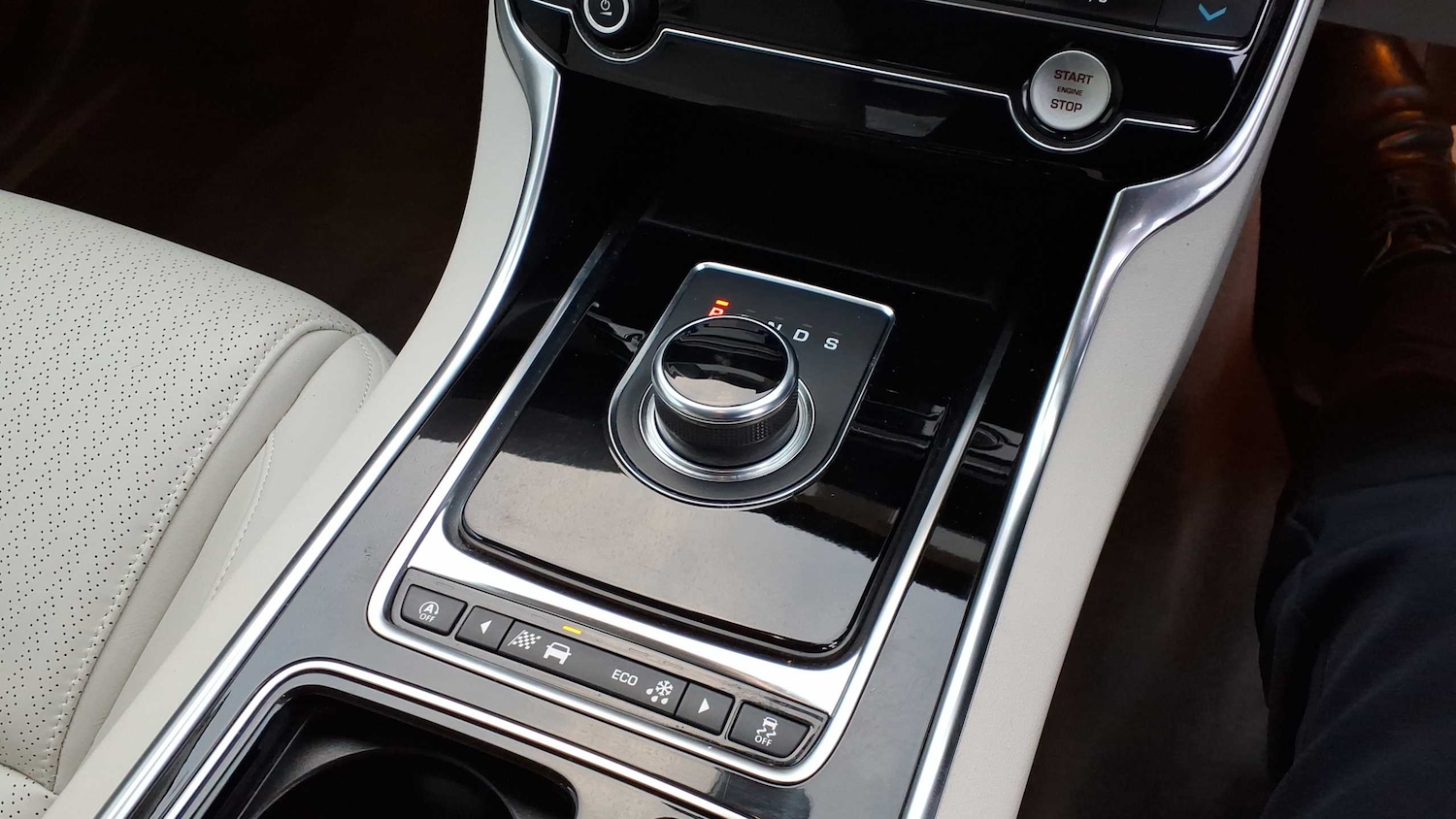 Used Jaguar XE 2019 for sale - 77443310: Photo 15