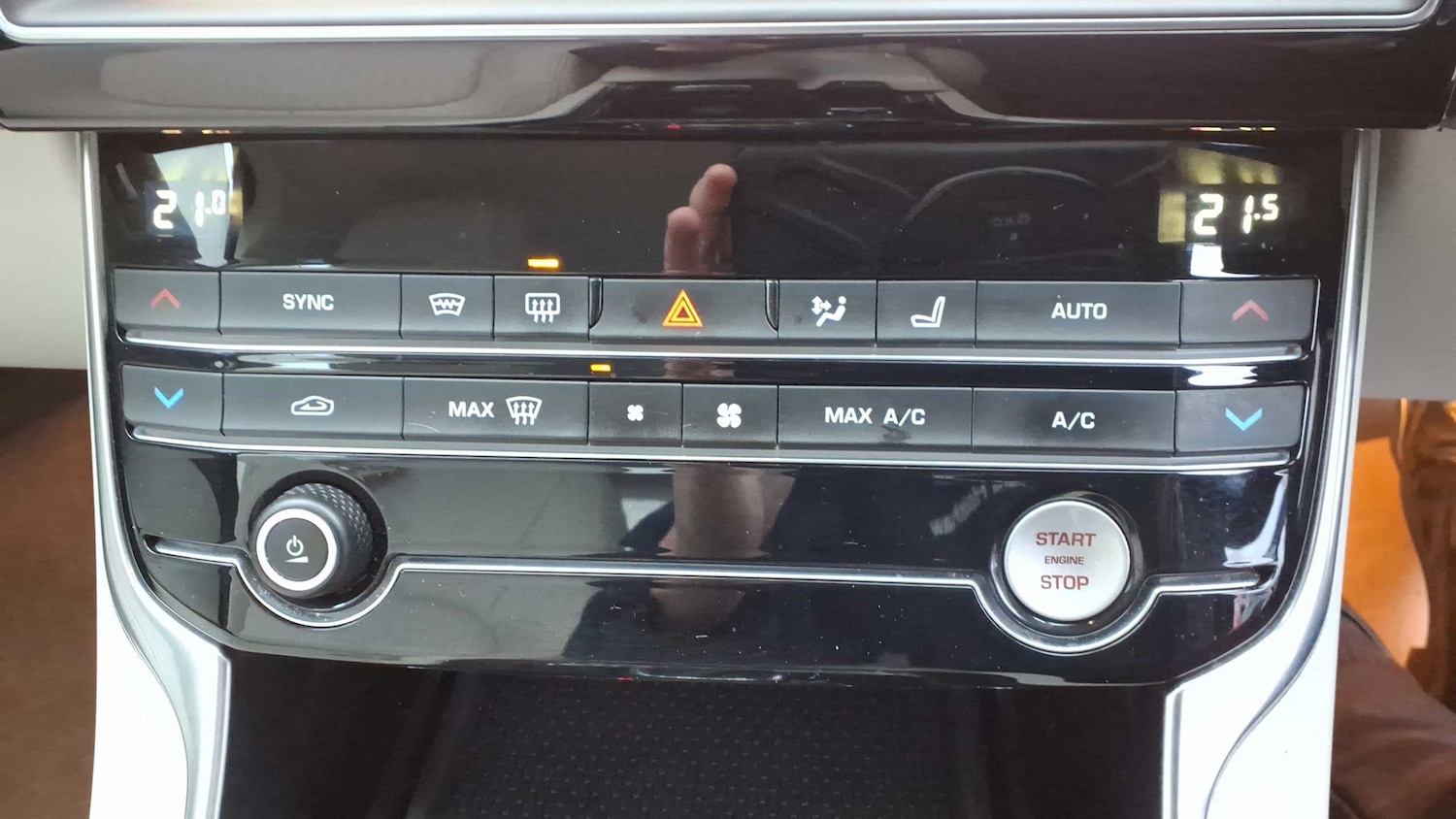 Used Jaguar XE 2019 for sale - 77443310: Photo 17