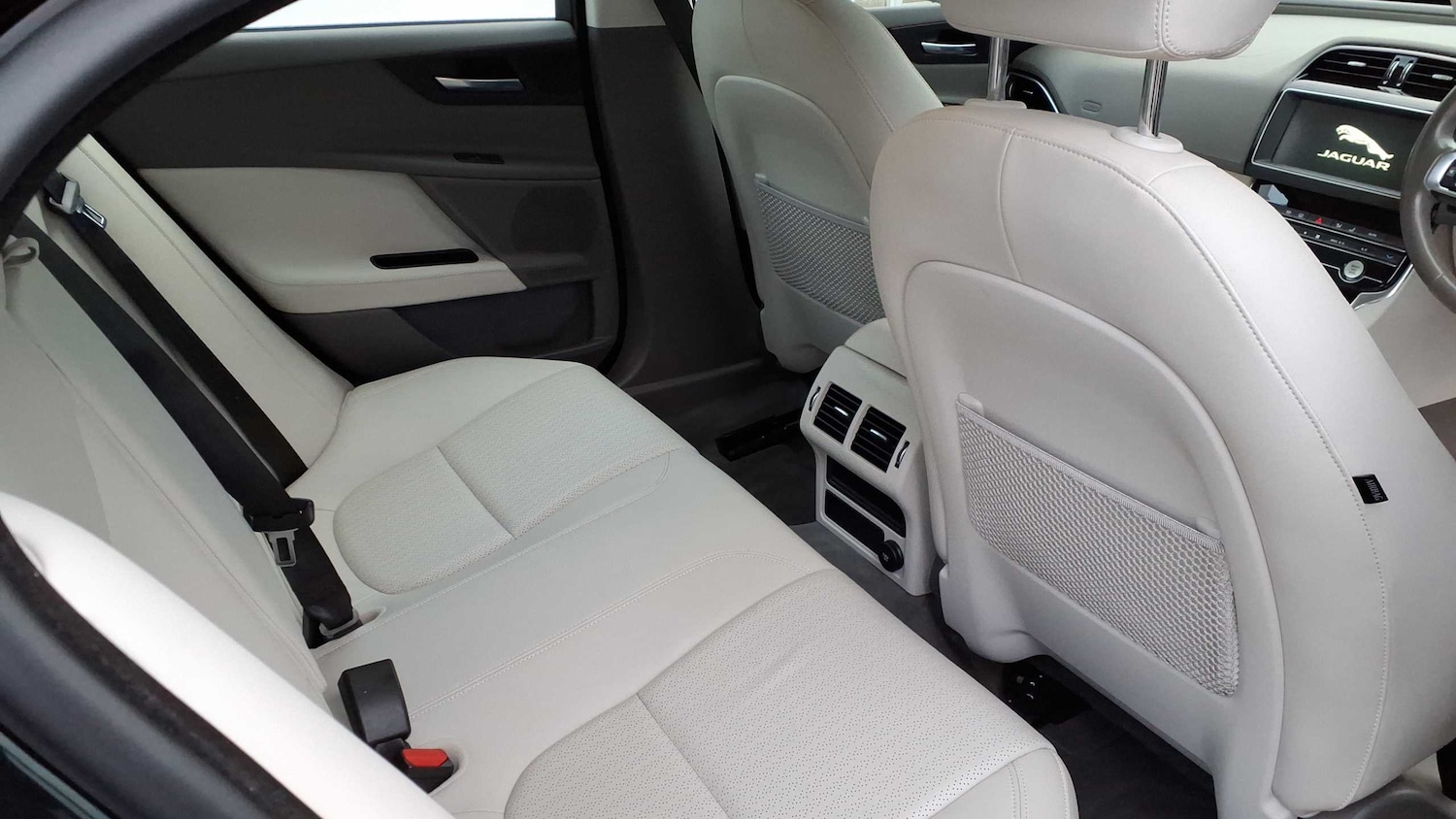 Used Jaguar XE 2019 for sale - 77443310: Photo 9