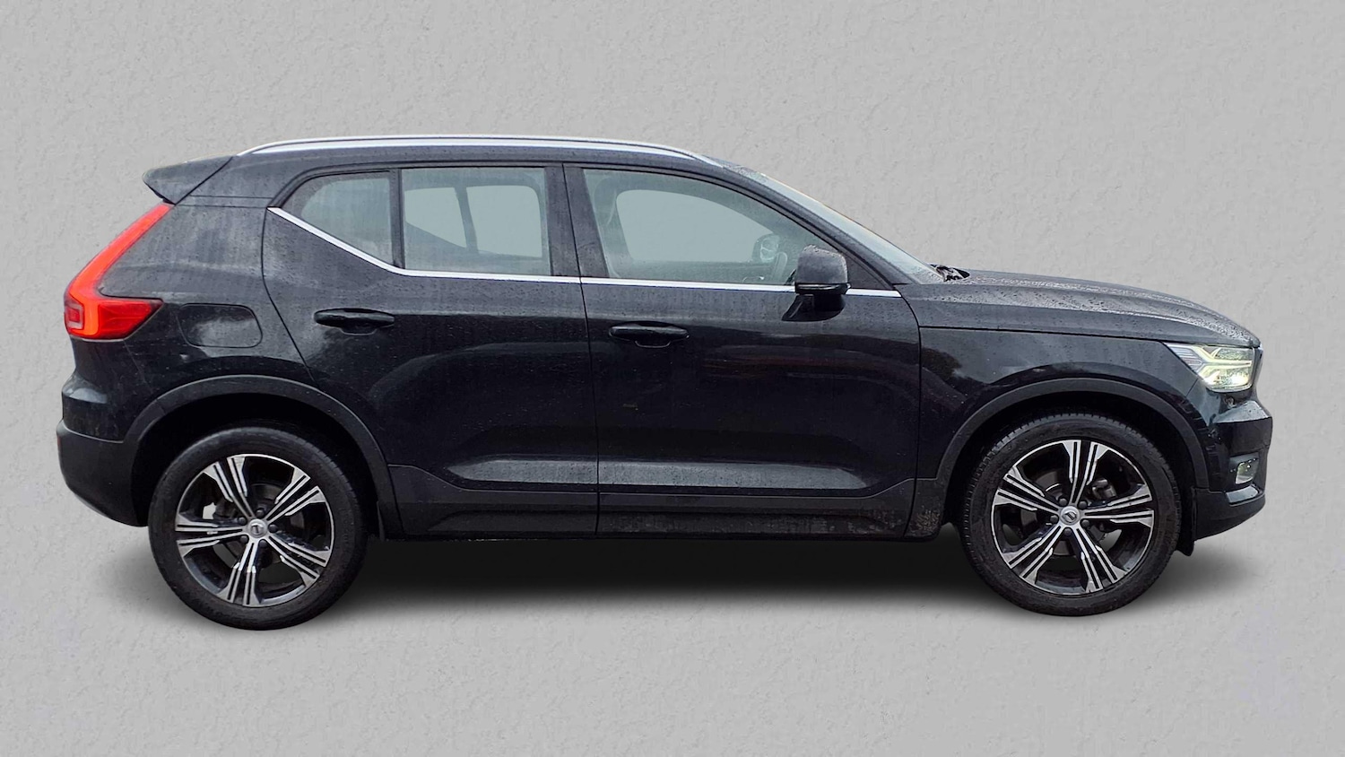 Used Volvo XC40 2021 for sale - 76460640: Photo 2