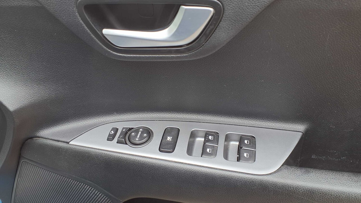 Used Kia Stonic 2022 for sale - 76310886: Photo 13