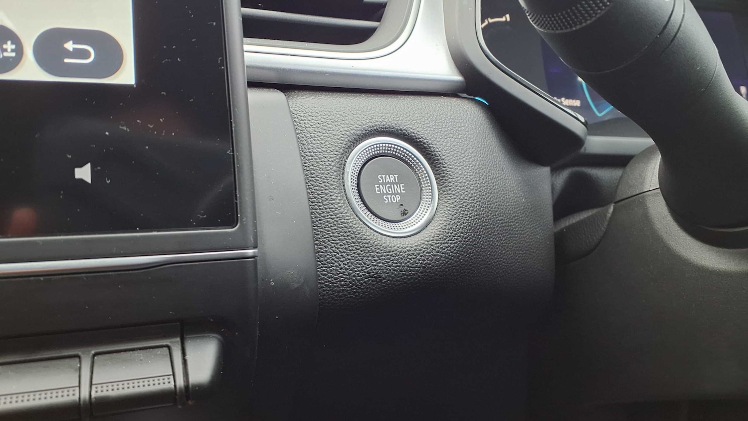 Used Renault Captur 2023 for sale - 76310879: Photo 19