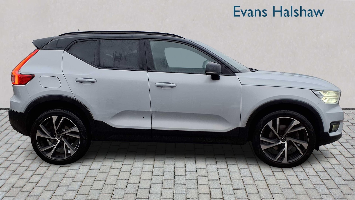 Used Volvo XC40 2020 for sale - 76889724: Photo 2