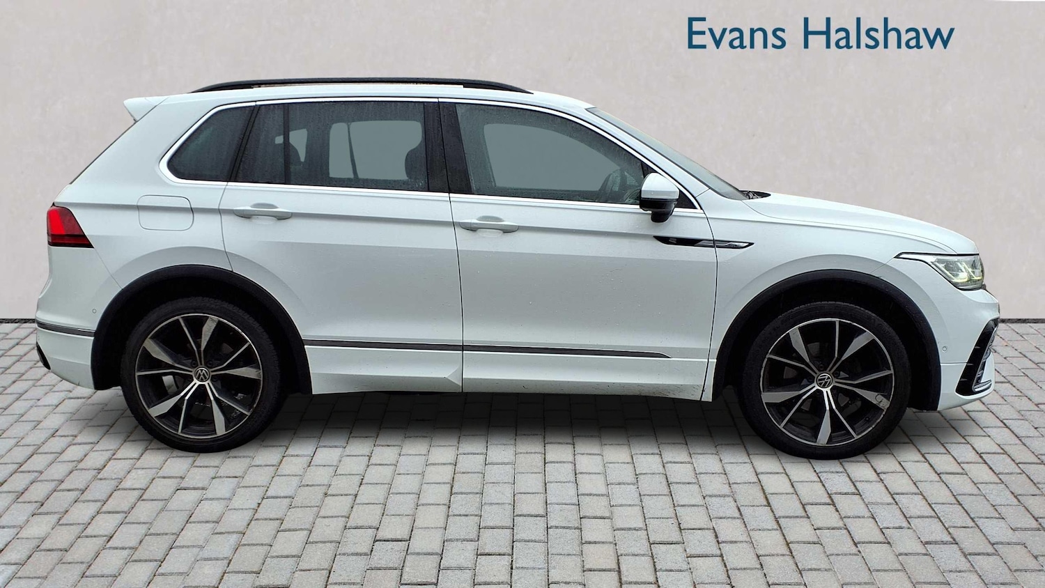 Used Volkswagen Tiguan 2021 for sale - 76746008: Photo 2