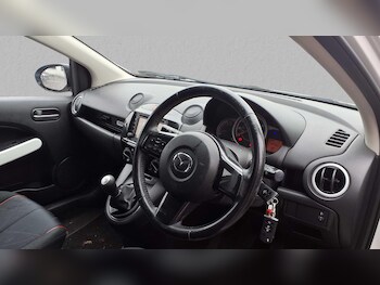 Used Mazda Mazda2 2014 for sale - 76460495: Photo