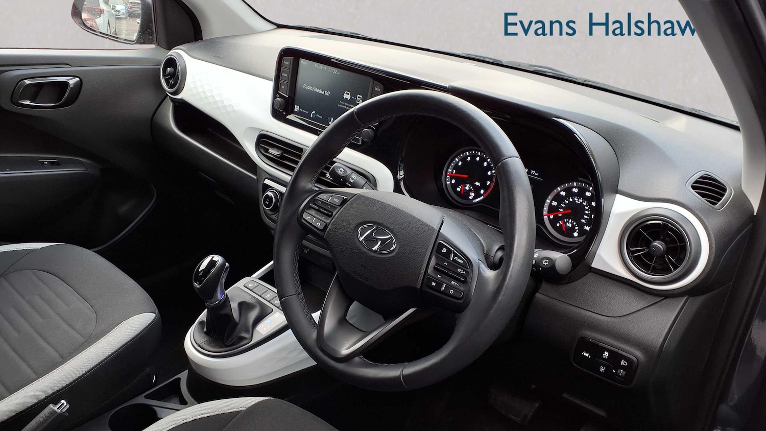 Used Hyundai i10 2023 for sale - 76745975: Photo 3