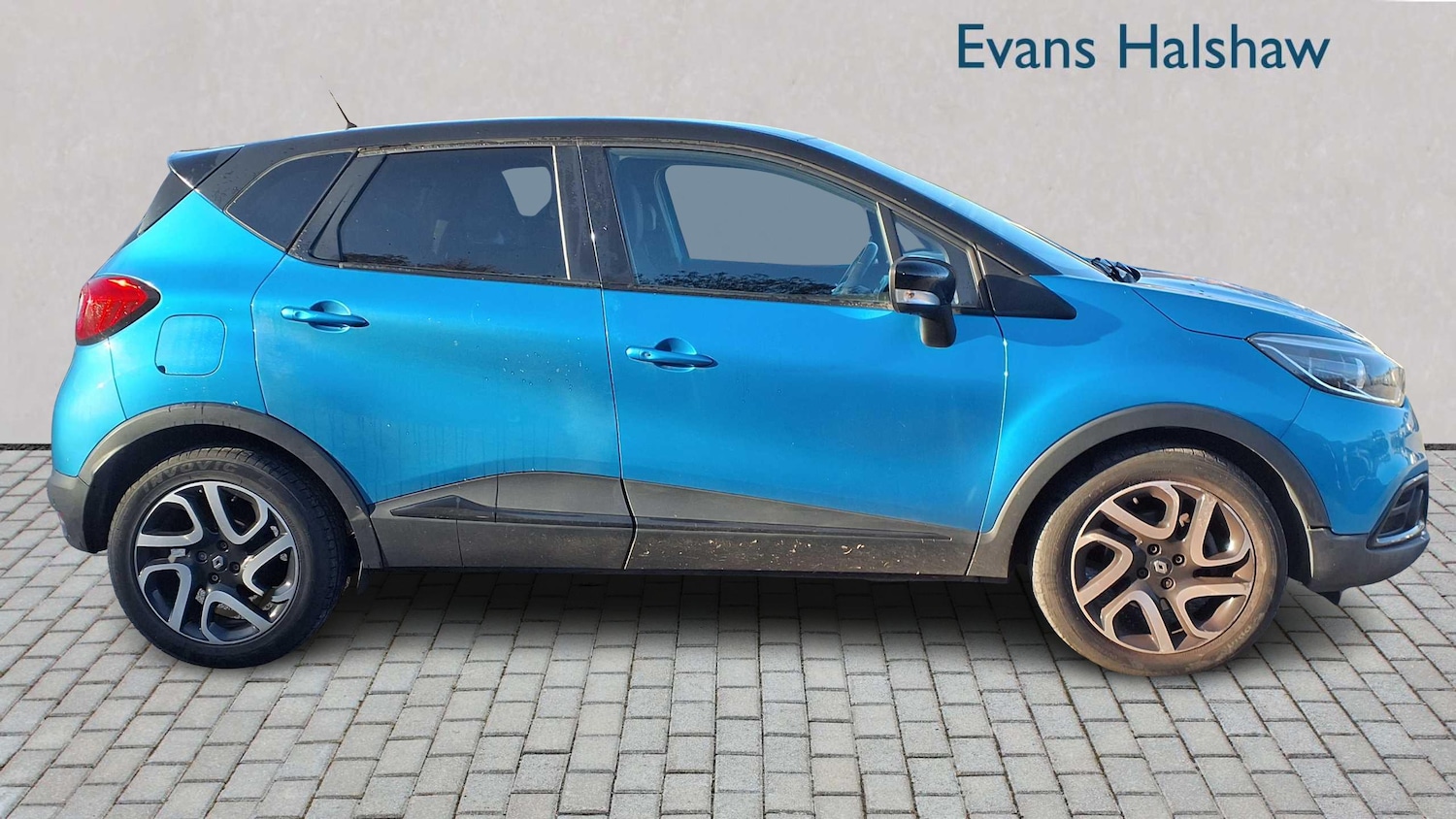 Used Renault Captur 2015 for sale - 76610587: Photo 2
