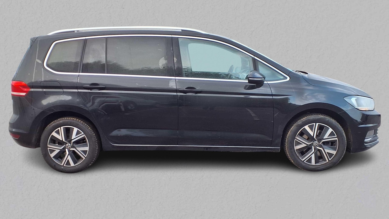 Used Volkswagen Touran 2022 for sale - 76351623: Photo 2