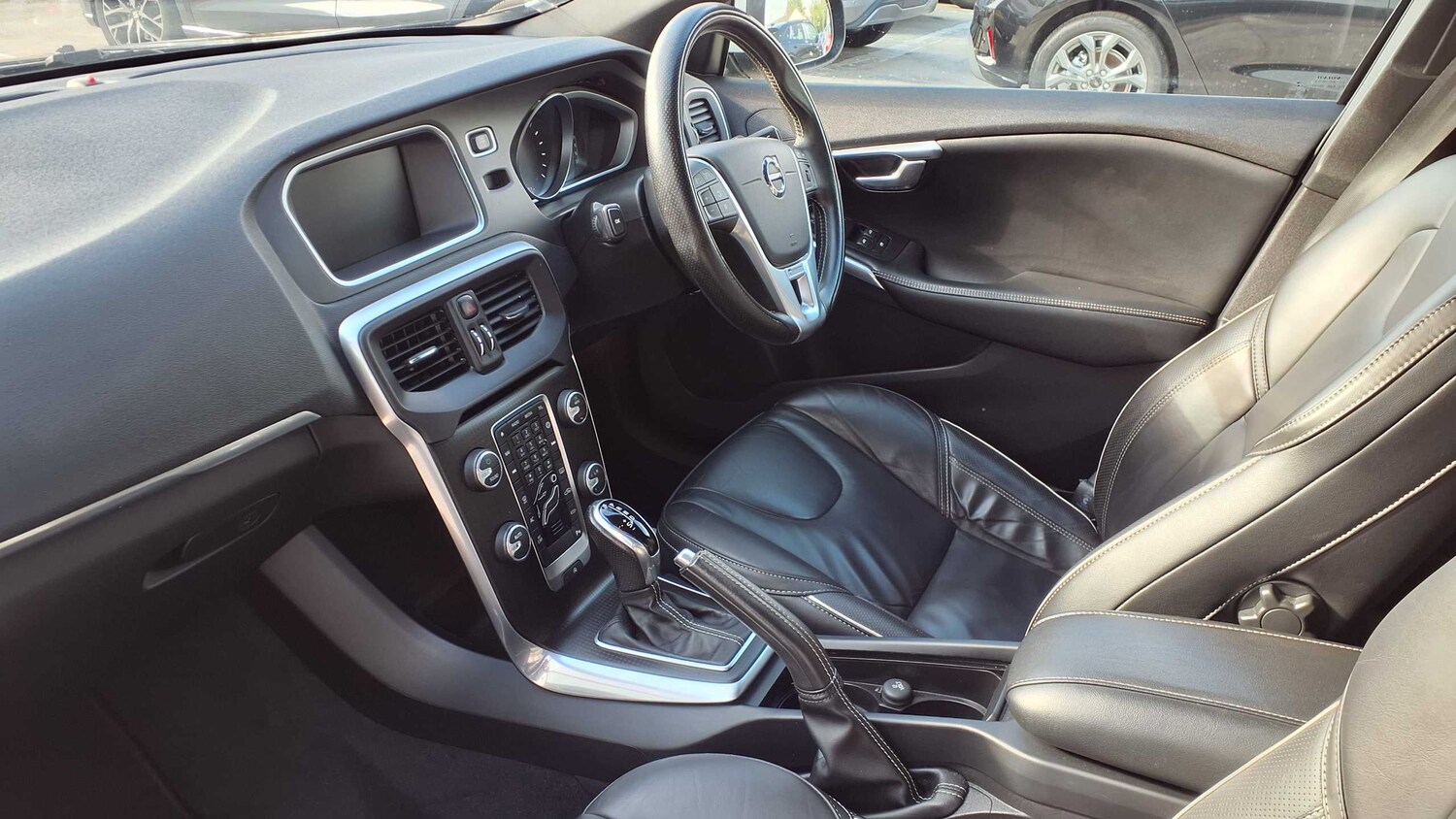 Used Volvo V40 2018 for sale - 76016082: Photo 10