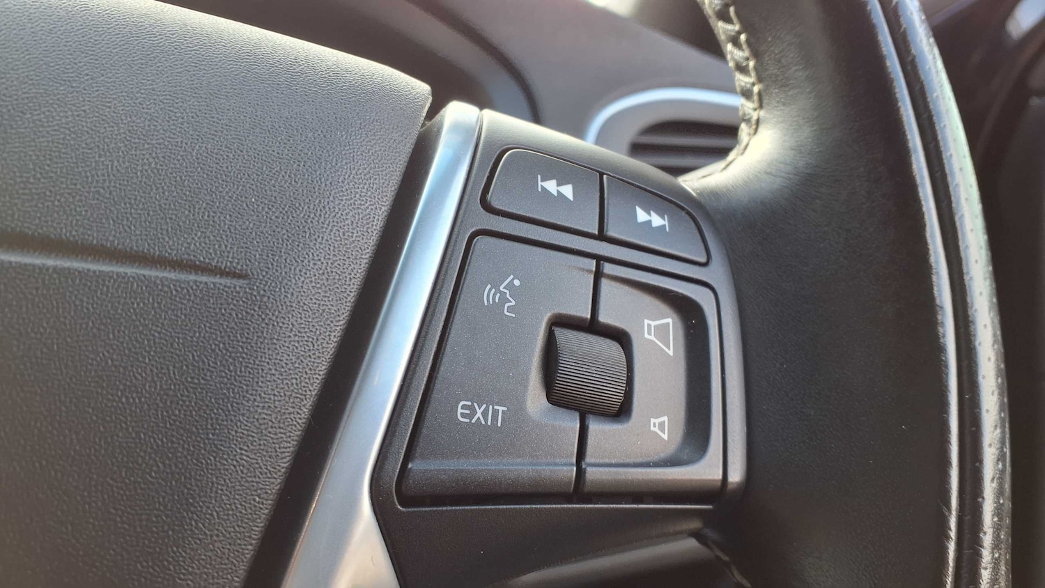 Used Volvo V40 2018 for sale - 76016082: Photo 17