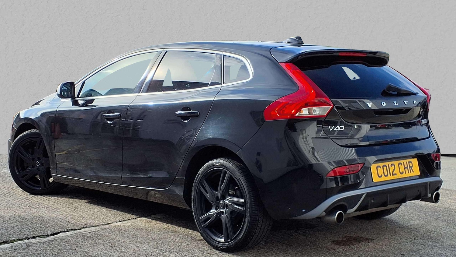 Used Volvo V40 2018 for sale - 76016082: Photo 2