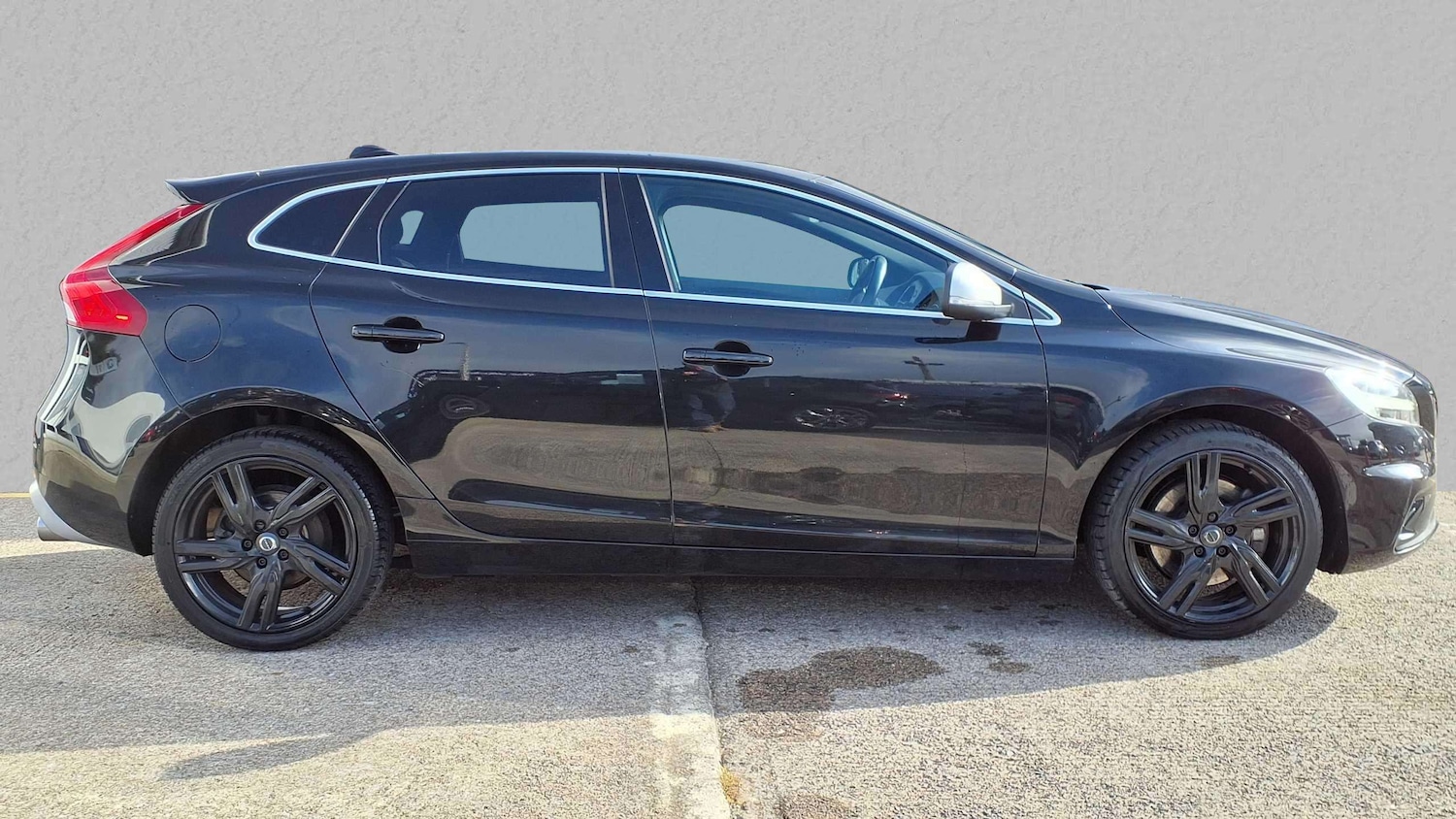 Used Volvo V40 2018 for sale - 76016082: Photo 3