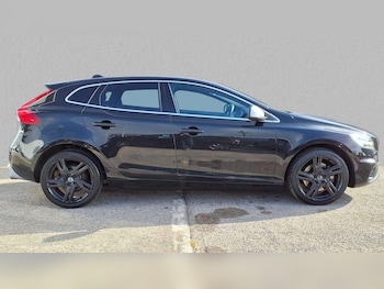 Used Volvo V40 2018 for sale - 76016082: Photo