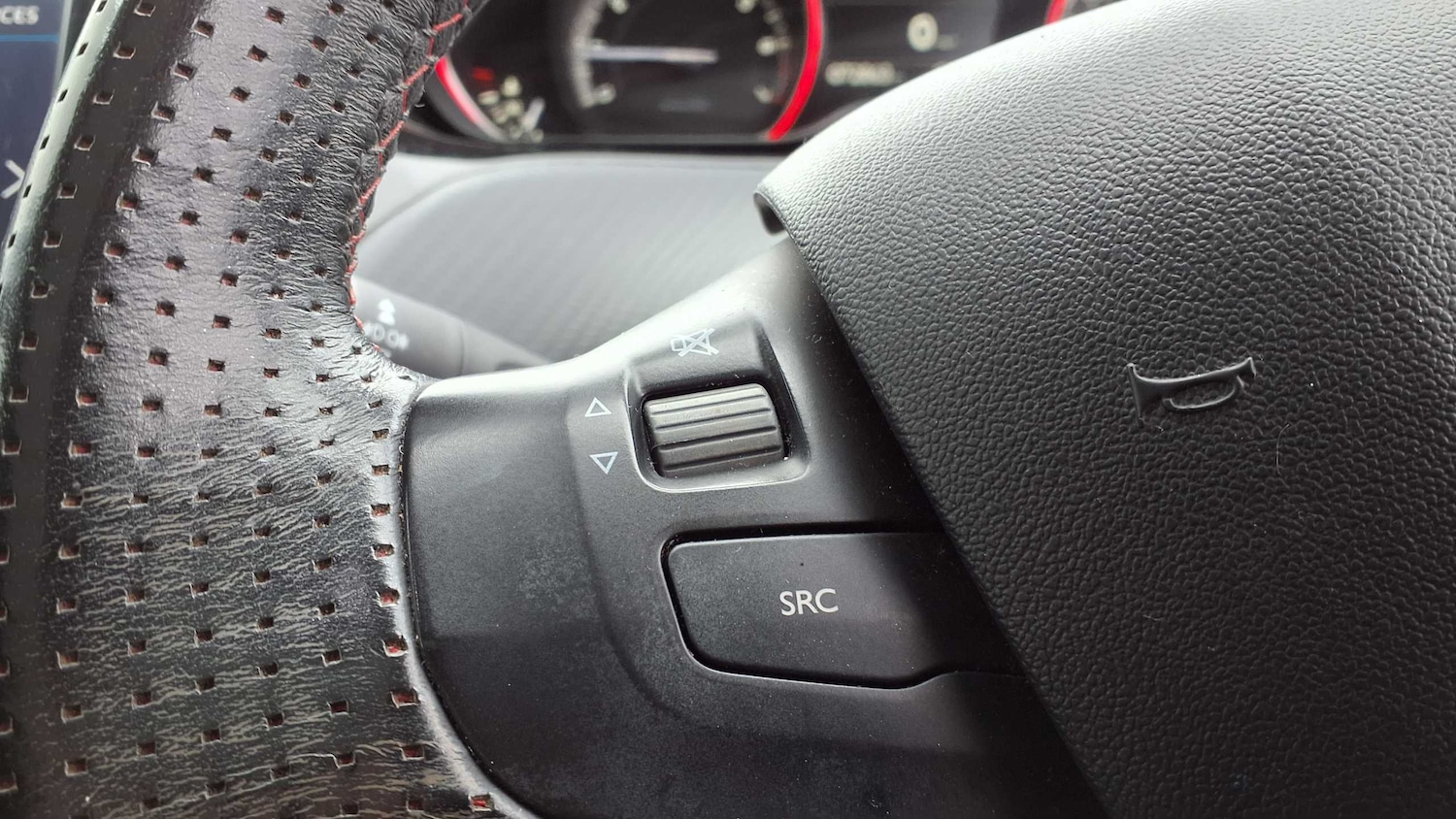 Used Peugeot 2008 2017 for sale - 75841565: Photo 15